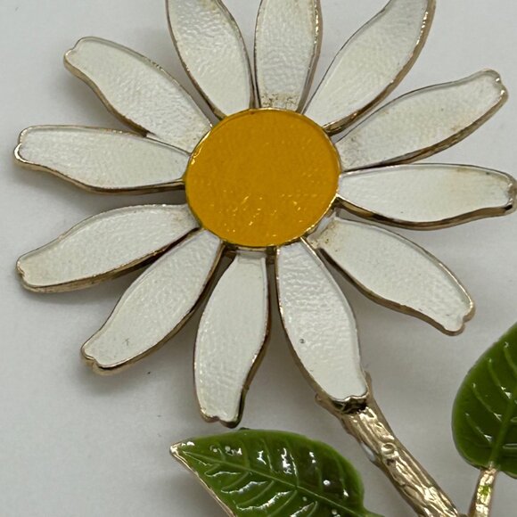 Vintage Daisy Flower Enamel Brooch Gold-Tone Metal White Yellow Floral Design - Picture 5 of 11